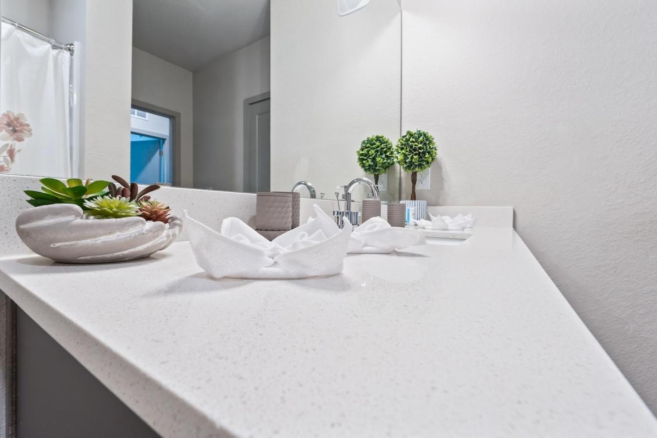 Tropicana Field 2 Bed In Dwtwn With Free Parking سانت بطرسبرج المظهر الخارجي الصورة