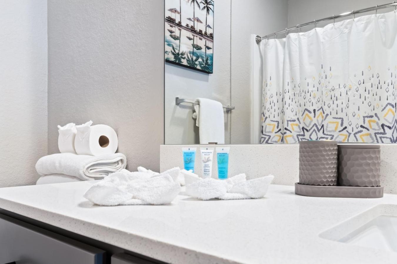 Tropicana Field 2 Bed In Dwtwn With Free Parking سانت بطرسبرج المظهر الخارجي الصورة
